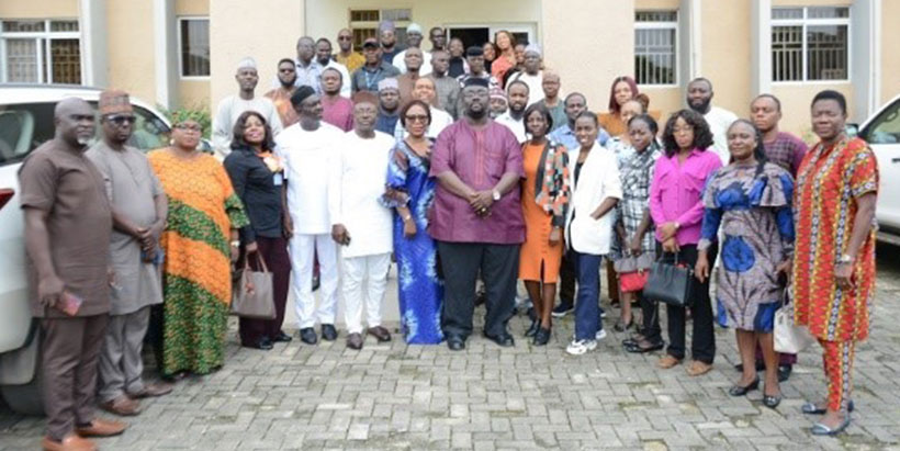 Training-participants-with-facilitators-at-the-IITA-Abuja-Station.