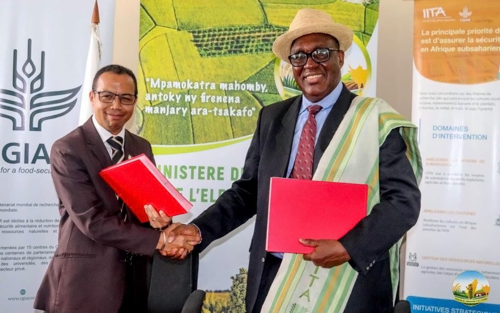 Signing of host country agreement with the Ministry of Agriculture and Livestock (MINAE) Madagascar