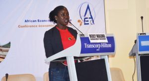 Picture of Mercy Wakawa sharing her testimony.