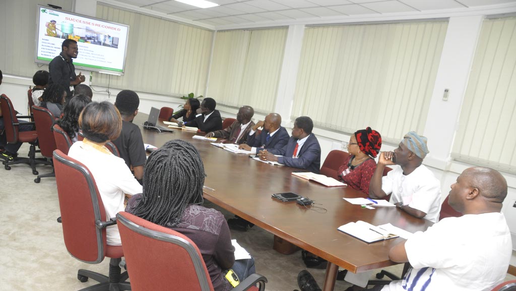 Picture of IITA Youth Agripreneur Dare gives a briefing on IYA activities in Ibadan, Nigeria.