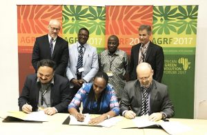 Picture of AGRA-IITA-CIMMYT signing of MoU at the AGRF in Abidjan, Côte d’Ivoire.