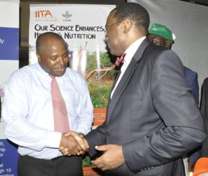 Picture of AfDB President Akinwunmi Adesina and DG Nteranya Sanginga shaking hands
