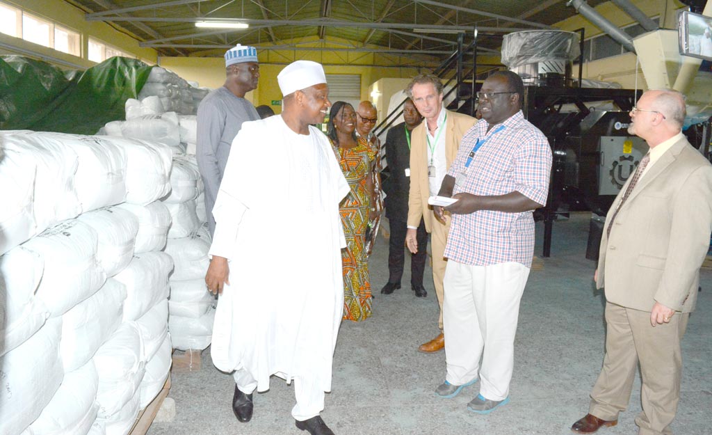 Picture of Kebbi Governor Bagudu visiting the Business Incubation Platform in IITA.