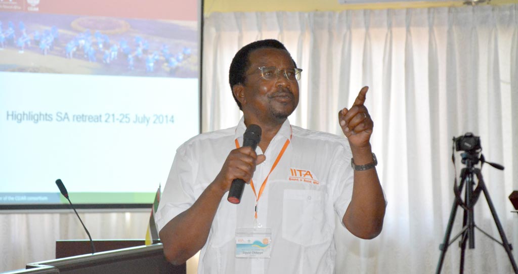 Picture of Chikoye discussing the proceedings of the 2014 SA Hub retreat