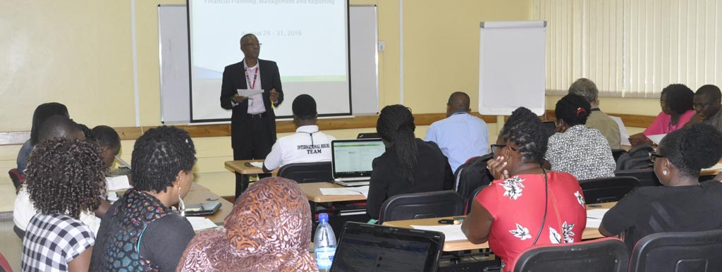 Picture of Sholola explaining to participants the training objectives, stressing the importance of IITA’s zero tolerance policy for fraud.