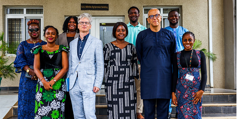 Belgian Ambassador to Nigeria, His Excellency Pieter Leenknegt, and Advisor for Economic Diplomacy Genco Sanli with IITA Youth Agripreneurs.
