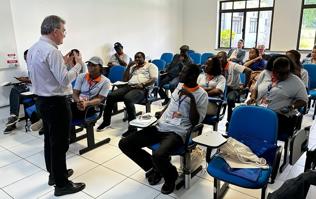Brazil Africa Institute trains young Africans in cassava management in Bahia