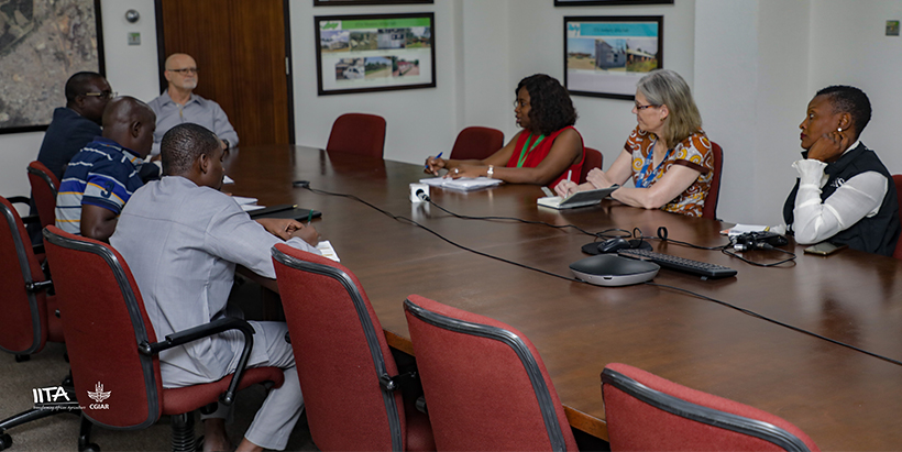  Burkina Faso delegation in a meeting with Senior Management
