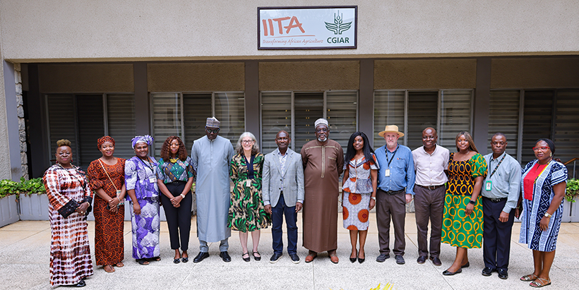 Chief of Protocol, The Ministry of Foreign Affairs, Ambassador Wahab Akande, and Senior Counselor MFA, Mrs. Abimbola L. Ojo and the IITA SemiAutrophic and Hydroponics (SAH) Team.