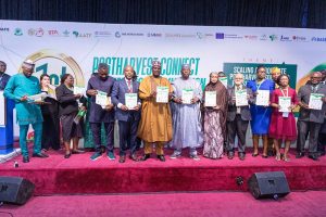 FCI-Nigeria platform members at the unveiling of the Food Convergence Innovation (FCI) – Nigeria memorandum of understanding (bottom right insert – the MoU). The unveiling was done by Dr Kenton Dashiell, IITA’s DDG-P4D (Front: the fourth person from the right), and Senator Aliyu Abdullahi, the Honourable Minister of State for Agriculture and Food Security (Front: the fifth person from the left).