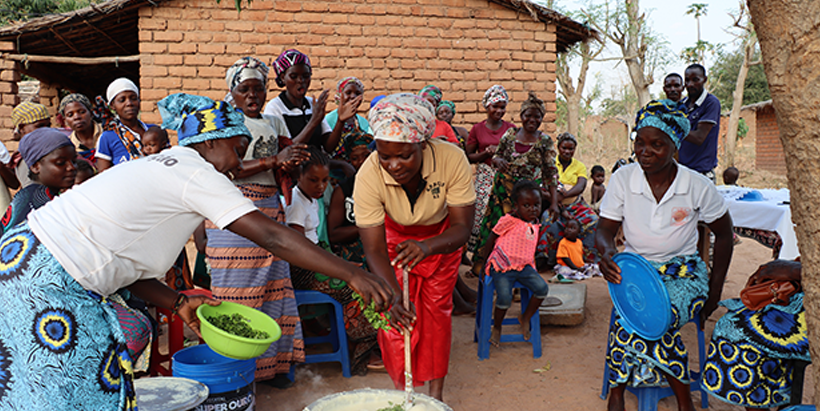 Cooking demonstration in communities in Mozambique involves the use of products locally available