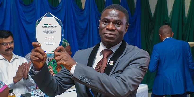 Dr Adebowale Akande receiving his award as Best Agribusiness Ambassador