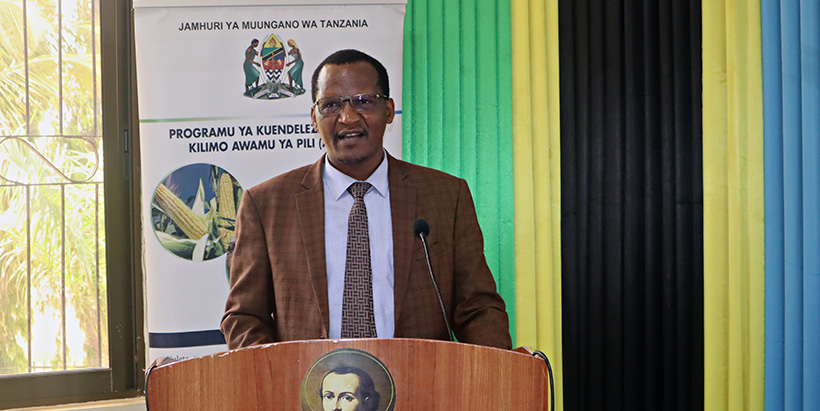  Hon. Permanent Secretary, Prime Minister’s Office (Policy, Parliament Affairs and Coordination), Dr John Anthony Jingu addressing the workshop participants.