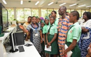 Picture of Dr Kolade Olufisayo, Postdoctoral Fellow, giving the participants an overview of work in the Virology lab