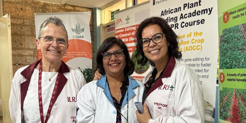 Dr Leena Tripathi with Ismahane and ILRI’s Assistant DG, Shirley Tarawali, during the lab tour.