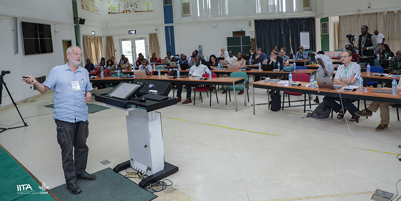 Dr Stefan Hauser presenting on the preliminary results and key lessons from the R4D session.