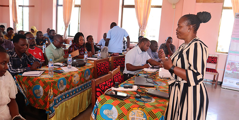 Dr. Kiddo Mtunda explaining about the importance of gender aspect to meeting participants