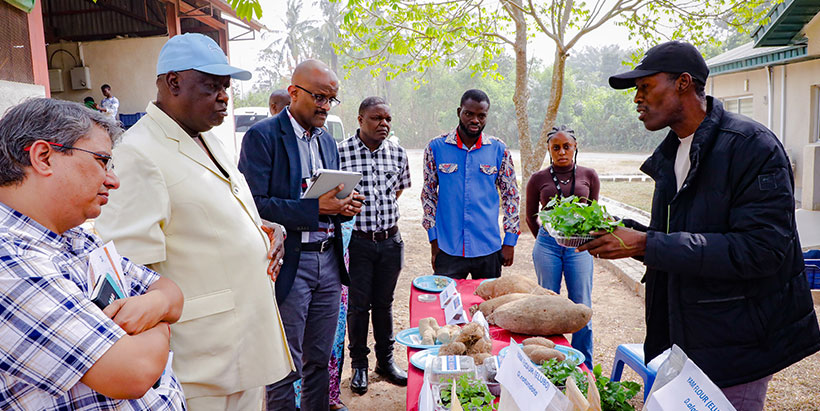 Drs. Obai Khalifa and Audu Grema during a tour of the SAH technologies.