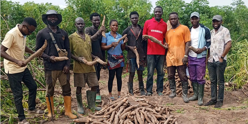 Farmers from Mbaikyaan, Benue State, showcasing their harvest.