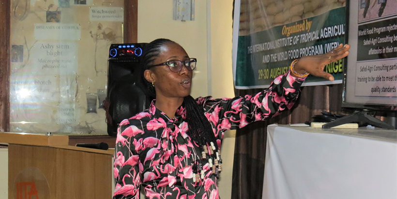 Food Safety Scientist Dr Titilayo Falade presenting to WFP and E-health staff.
