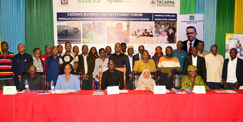 Group photo of Cassava Seed Entrepreneurs with the Chief Guest of Honor during the Cassava Business and Investment Forum. 