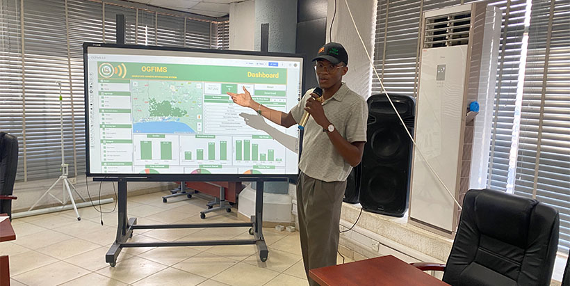 A member of IITA-OGFIMS team, Hector Igboko, giving detailed explanation on the OGFIMS interactive dashboard. 