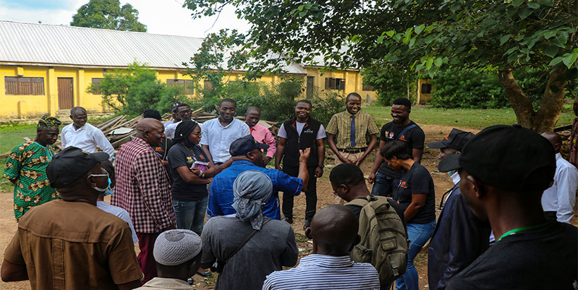 DG Sanginga discussing with the teachers,principal and community members as he toured Iresaadu.