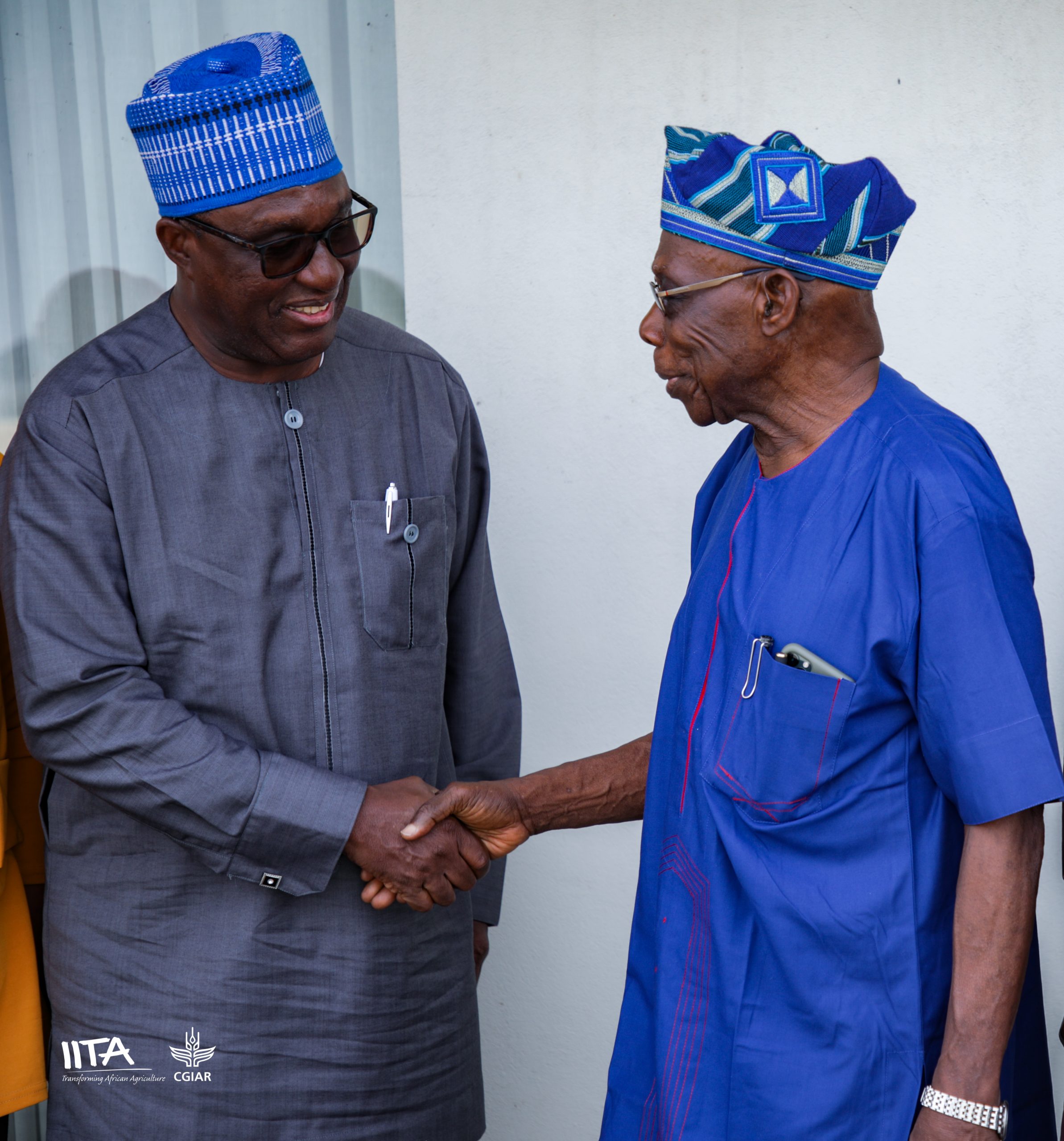 IITA Goodwill Ambassador, Chief Olusegun Obasanjo, welcoming the incoming DG, Dr Simeon Ehui