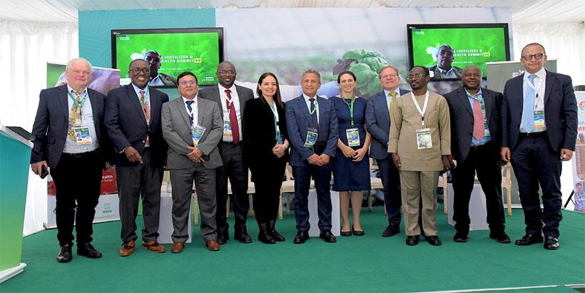From left to right: Bernard Vanlauwe (IITA), Simeon Ehui (IITA), Kaushik MAJUMDAR (APNI), Shamie ZINGORE (APNI), Meryem INABI (UM6P), Lahcen ENNAHLI Moulay (OCP Africa), Katie Kennedy Freeman (World Bank), Henk van Duijn (IFDC), Alain Sy TRAORE (ECOWAS); Nteranya Sanginga (IITA), Mohammed BENZEKRI (OCP AFRICA), Bruno GERARD (on screen).