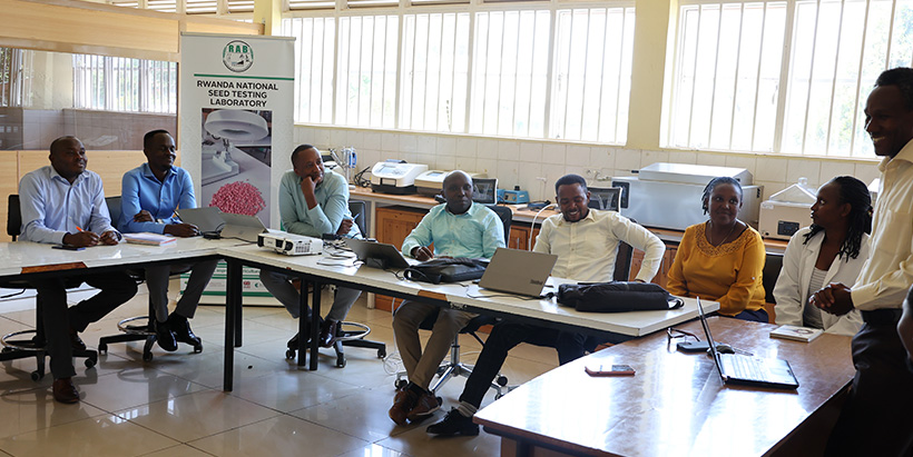 IITA Plant Pathologist Dr Rudolph Shirima conducted a three-day training with RICA and Rwanda Agriculture (RAB) seed inspectors on using LAMP devices to diagnose cassava viral diseases.