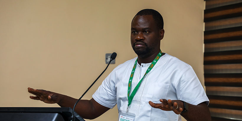  IITA Product Manager, Dean Muungani facilitating during the tricot on-farm trials workshop