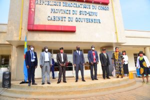 The IITA team, led by Dr Kokou Kintche, IITA DRC, with Governor Theo Ngwabidje Kasi at the South Kivu governor’s office.