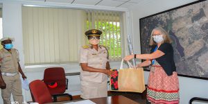 Assistant Comptroller-General (ACG) Dora Amahian receiving a complimentary package from DDG Corporate Services, Hilde Koper.
