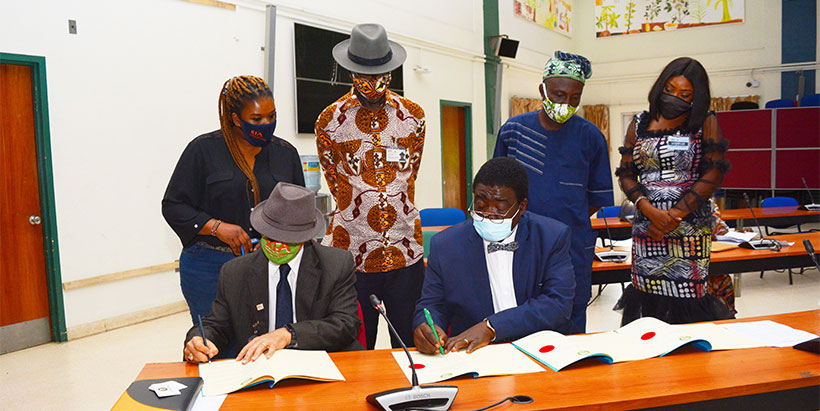 Kenton Dashiell, IITA DDG Partnership for Delivery and Dr Adeola Odedina, Hon Commissioner of Agriculture, Ogun State signing the MoU
