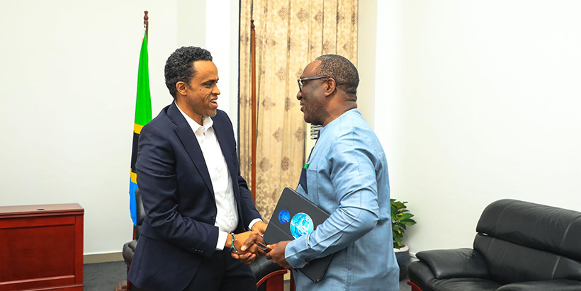 Minister of Agriculture (URT)- Hon. Hussein Mohamed Bashe (left) shaking hands with IITA Director General, Dr. Simeon Ehui. Photo credit: Ministry of agriculture.