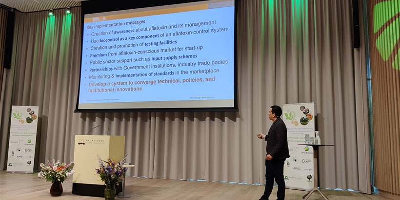 Ortega-Beltran giving the keynote inaugural presentation of the International Organization for Biological and Integrated Control, West Palaearctic Regional Section (IOBC-WPRS) meeting at Wageningen University and Research.