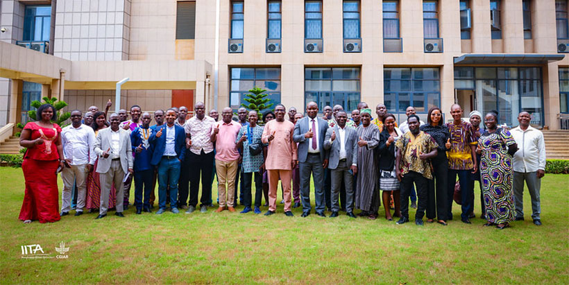Participants after the launch of the seed certification protocols.