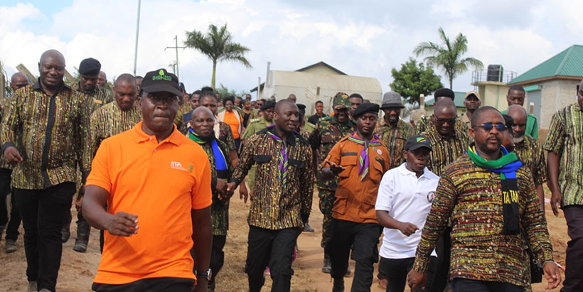 Participants walking around to inspect various projects in IITA Youth Incubation Center. Photo: IITA/Hadi
