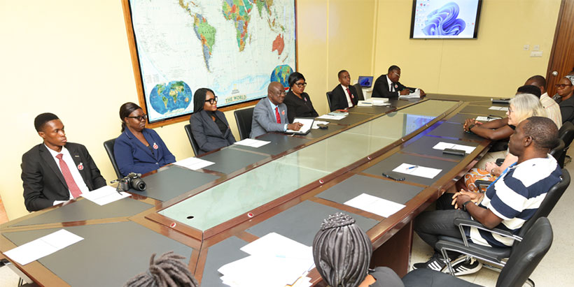 Representatives of IITA and Oyo State DSS having a meeting. 