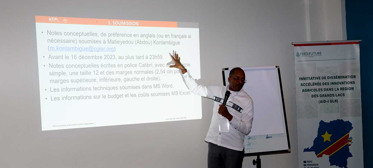 Dr Jacob Mignouna, AID-I GLR Project Coordinator in DR Congo presented the scope of the project and expected deliverables in Lubumbashi.
