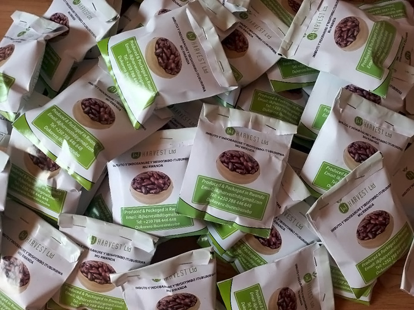 Small packs of bean seeds designed with information on seed characteristics.