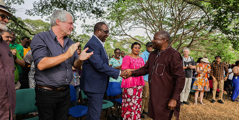 The "3 DGs"—Dr Bernard Vanlauwe (clapping), and Dr Simeon Ehui shaking hands with Dr Nteranya Sanginga—at the townhall meeting with IITA staff.