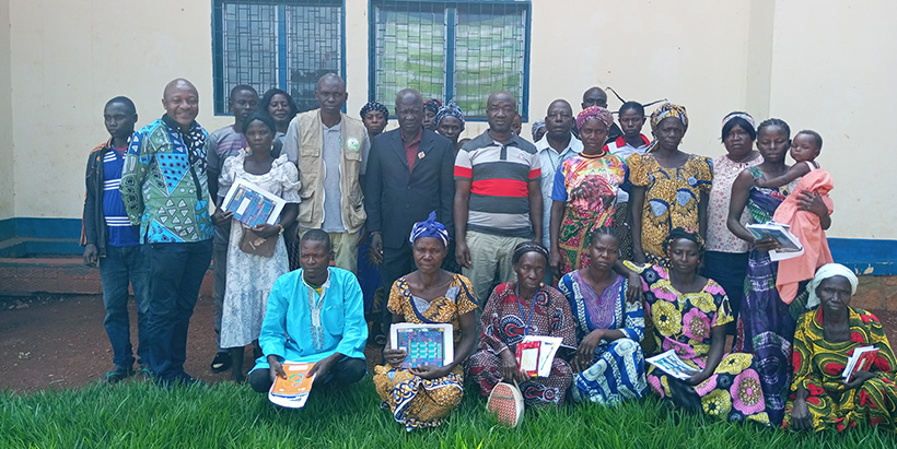 The Mayor of Boali with beneficiaries of the workshop.