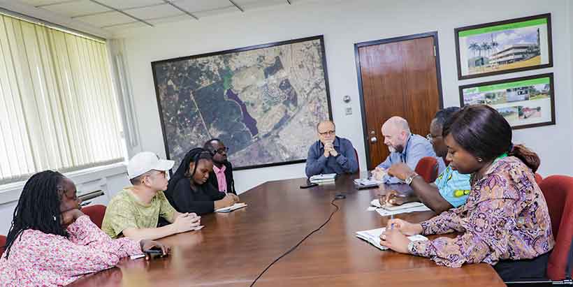 The Ohunalumani Limited delegation meeting with some IITA management staff