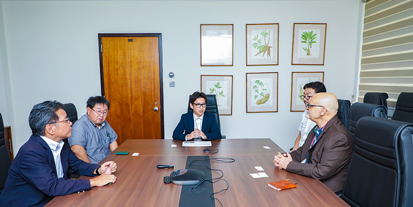 Tokyo NODAI representatives in a meeting with IITA Deputy Director General, Partnerships for Delivery, Kenton Dashiell.