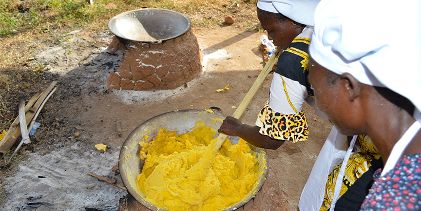 Trainees learning to make Vitamin A fufu during the nutrition and agripreneurship training.