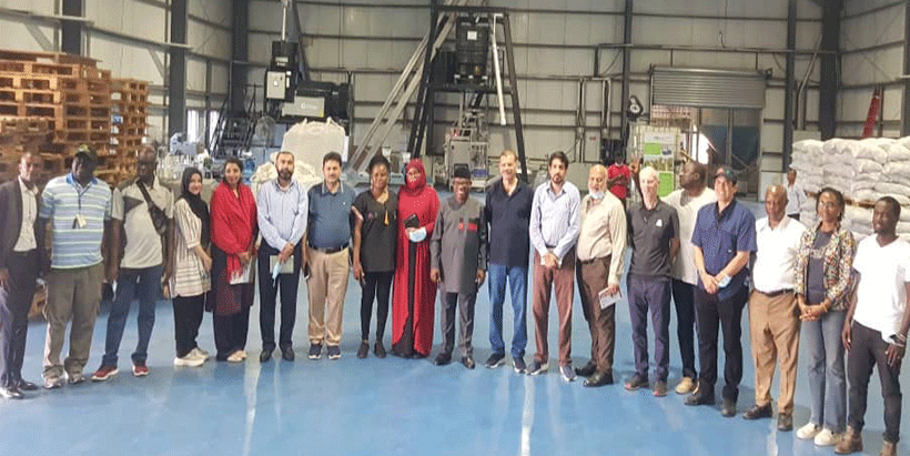 Training participants visited the Aflasafe Manufacturing Facility constructed by HarvestField Industries Limited (HIL), the licensed manufacturer and distributor of the aflatoxin biocontrol product Aflasafe in Nigeria. Mr Martins Awofisayo, Managing Director of HIL and Engr. Lawrence Kaptoge facilitated the visit and discussions. Rafhan Maize is in the process of setting up a manufacturing facility in Faisalabad, Pakistan.