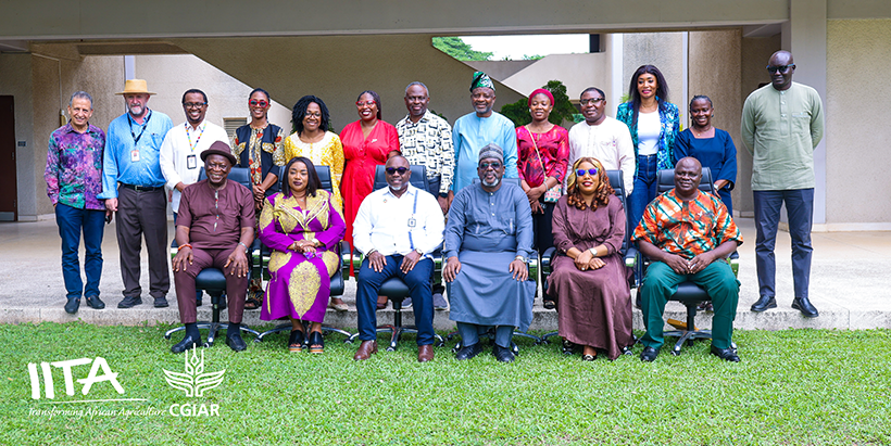 The IITA Management team and staff with the delegation from UNDP, Ministry of Agriculture, Sierra Leone and the Sierra Leone Agricultural Research Institute (SLARI).