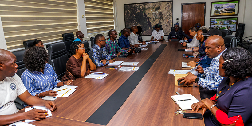 The IITA Management team with the Guinea delegation during discussions.