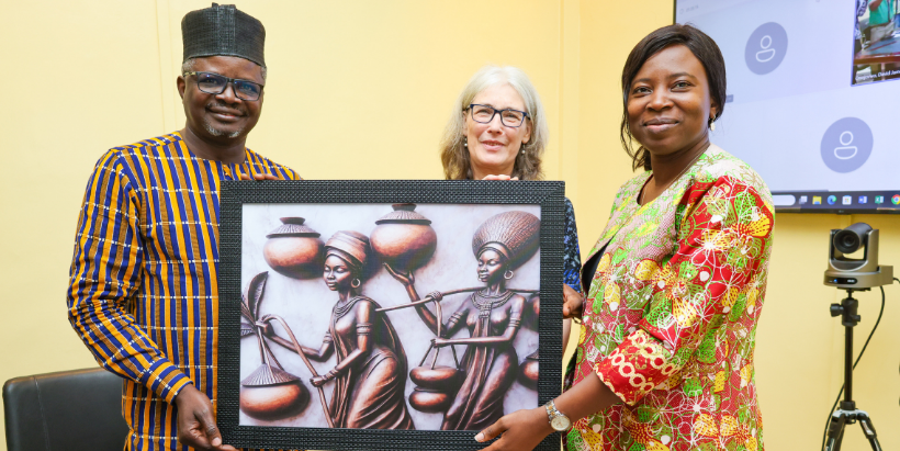 IITA DDG-CS, Hilde Koper-Limbourg and Head of Capacity Development Office, Zainatou Sore, receiving a commemorative art plaque from Consul General of Burkina Faso, Maxime Bengaly, in recognition of IITA’s contributions to agricultural development.